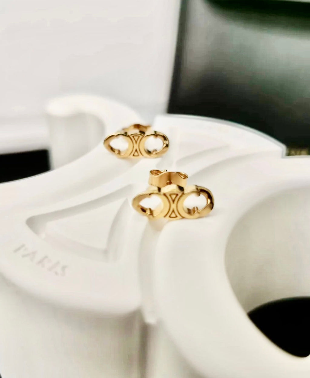 Gourmette Studs